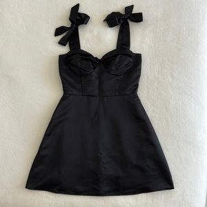 Lucy in the Sky Neila Satin Dress in Black